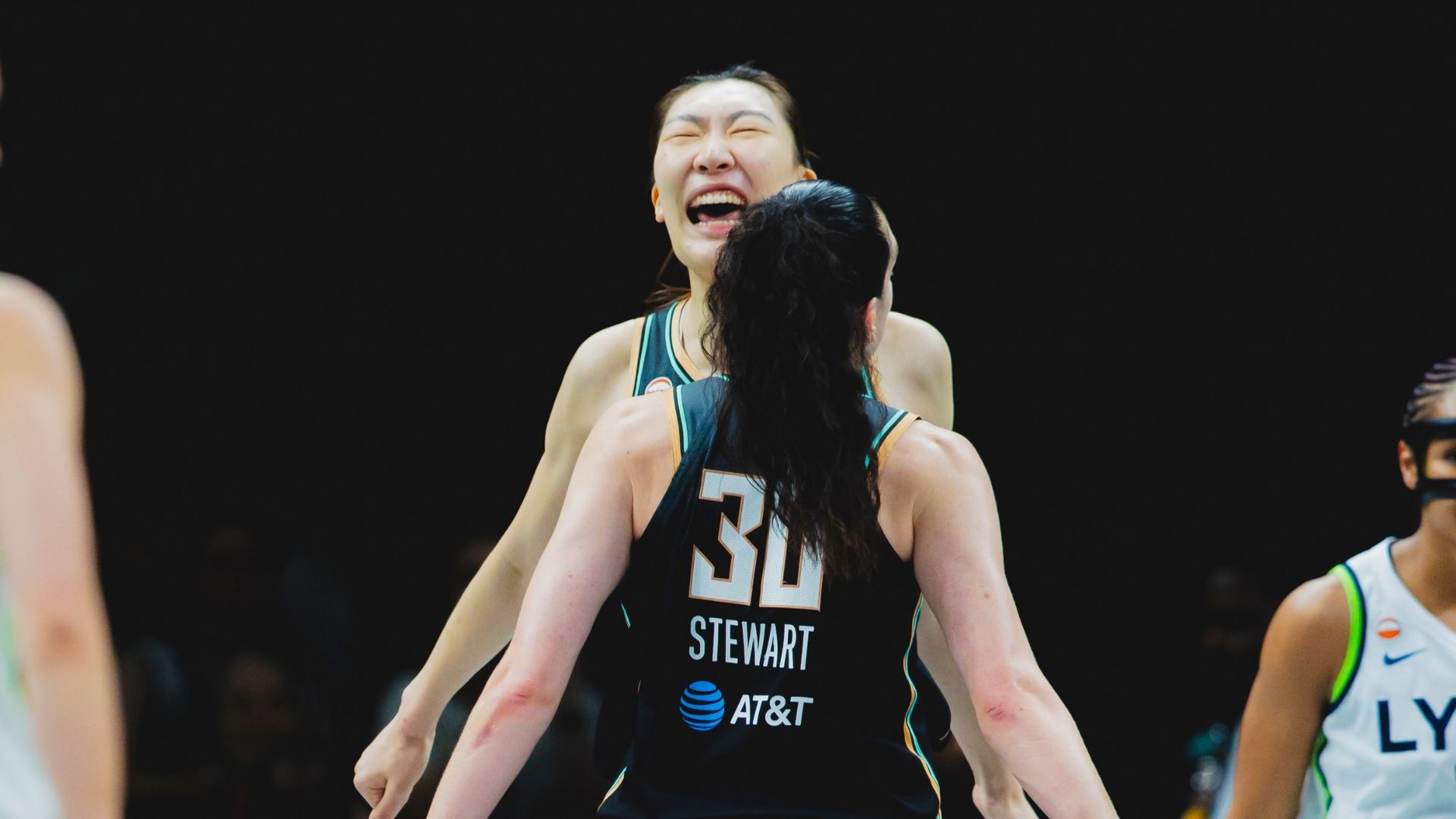 Liberty Roars Past Lynx Behind Stewart's 36 Points